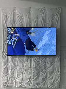 Richard Blaško, Dutina, 2025. Video installation, exhibition view