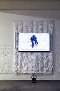 Richard Blaško, Dutina, 2025. Video installation, exhibition view